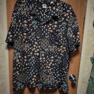 Levi's Men's Black Short-Sleeve Button-Down with Tan Geometric & Floral Print
